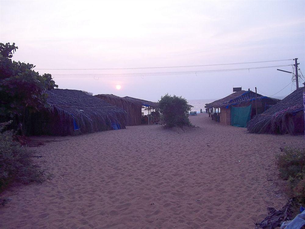 Tivai Beach Cottages Калангут Экстерьер фото