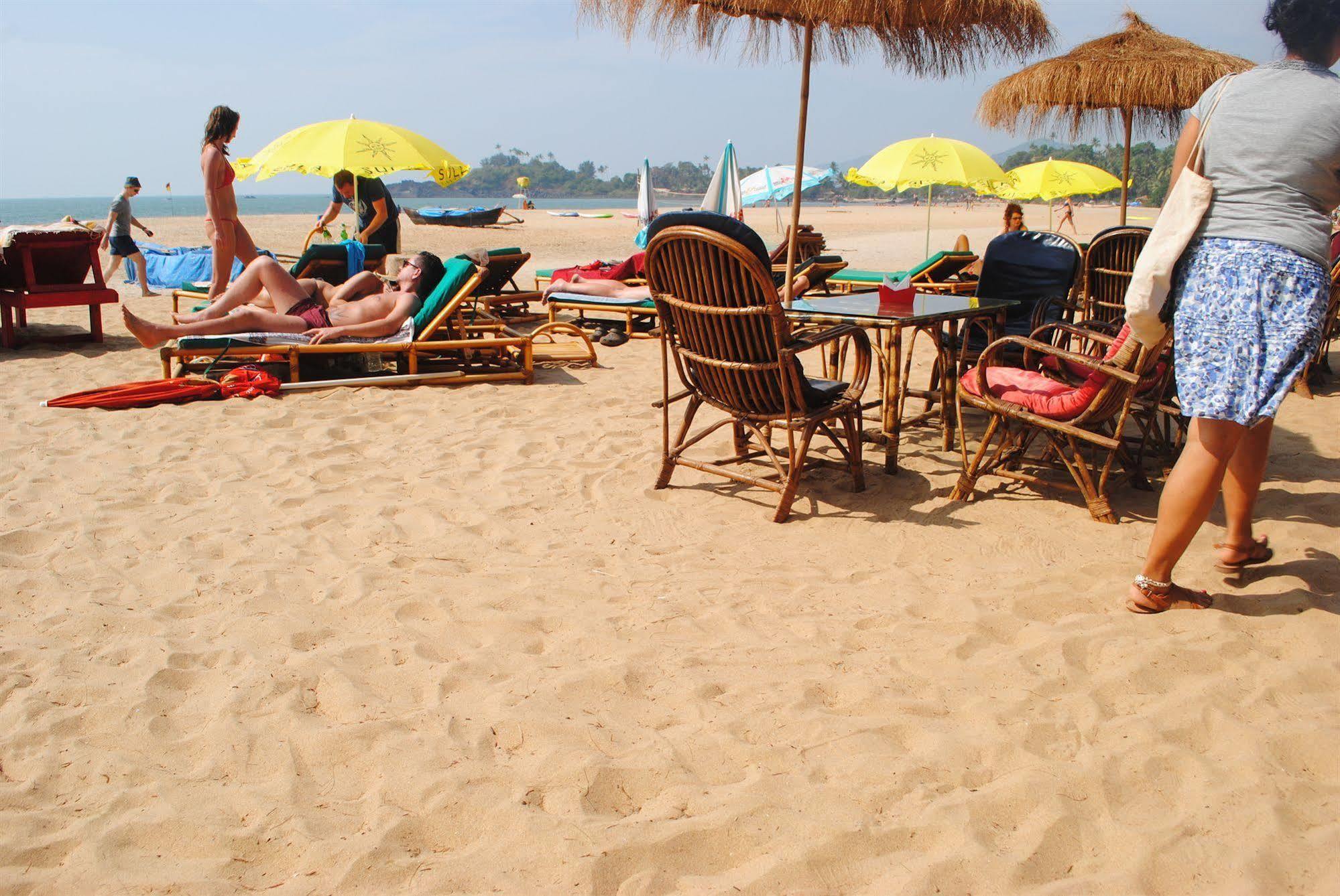 Tivai Beach Cottages Калангут Экстерьер фото